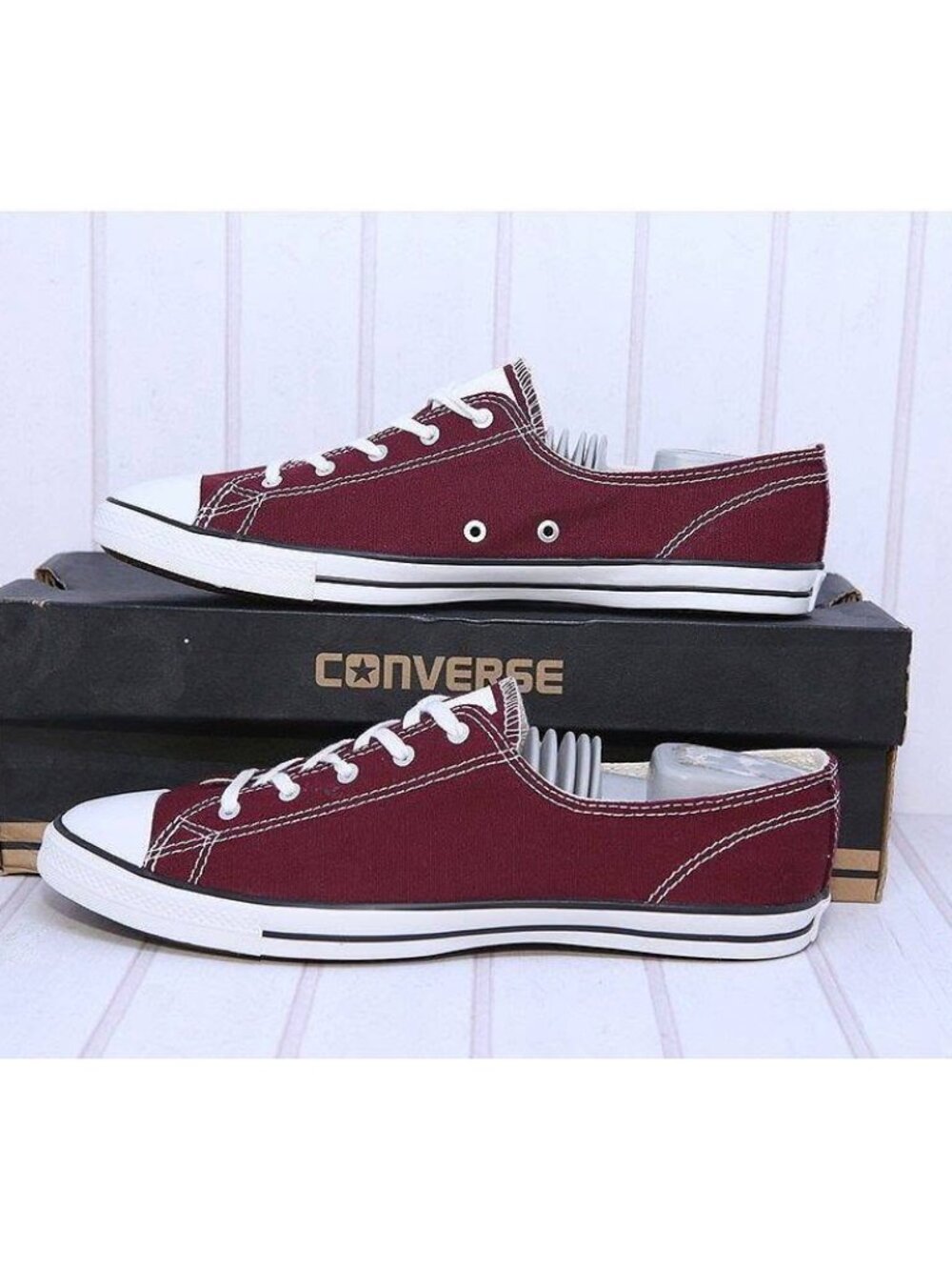 Converse Women's Low Top Canvas Sneaker - Burgundy